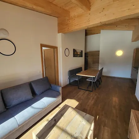 Penthouse Tauernblick Ski In & Ski Out Apartment